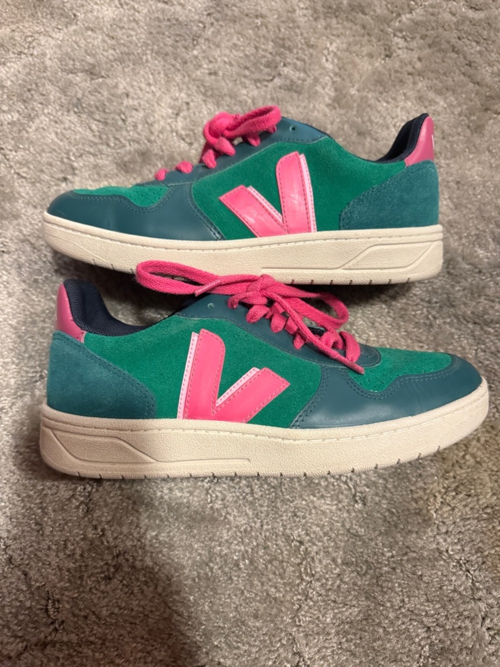 Veja Women's Green and Pink Sneakers